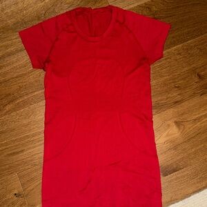 Red Lululemon swiftly tech